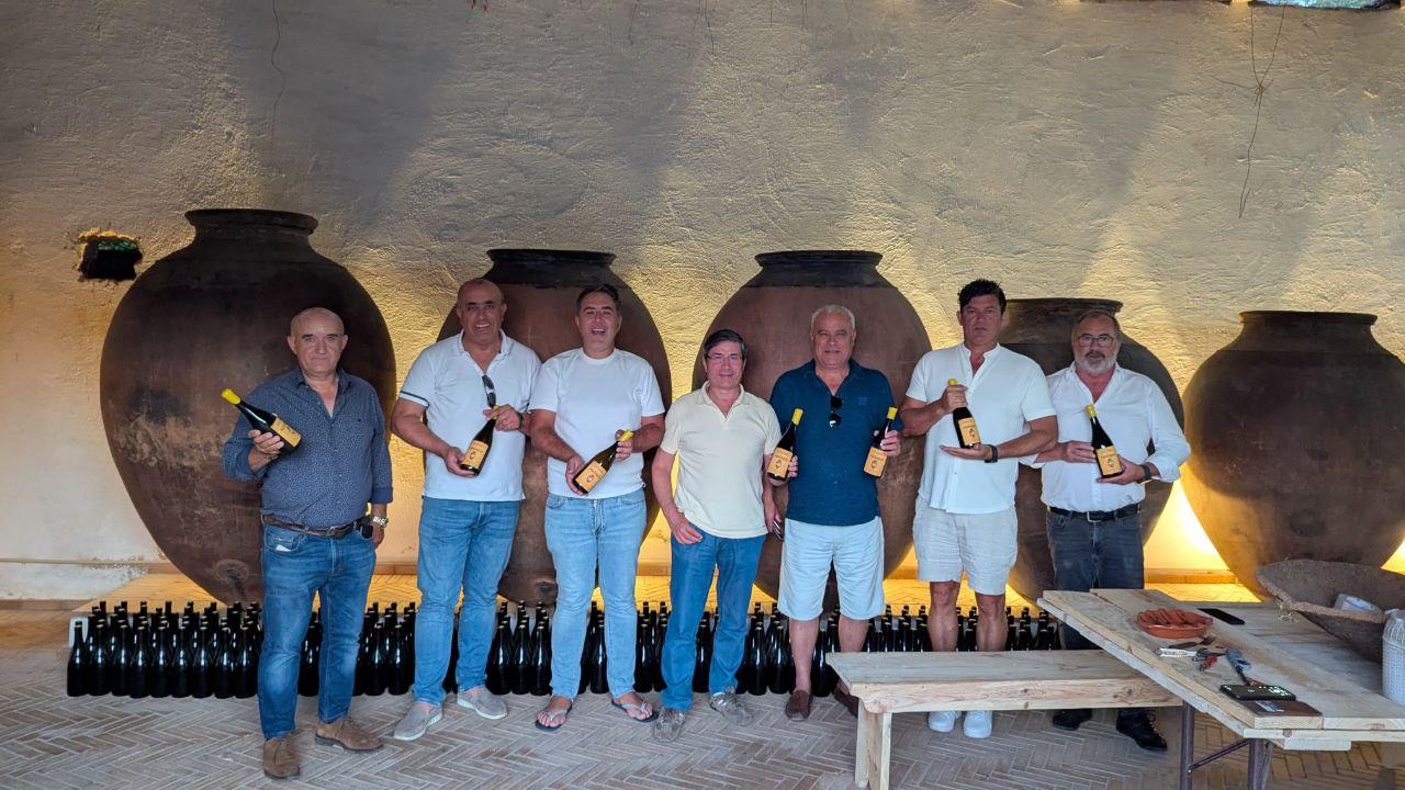 Inauguração da Adega Malápio com a malta da aldeia.